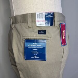 NWT Mens Dockers Original Khaki Pleated Pants - Size 40x32 🔥